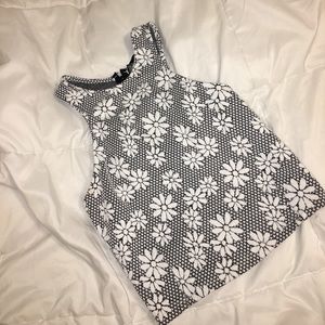 Black & white daisy print crop top
