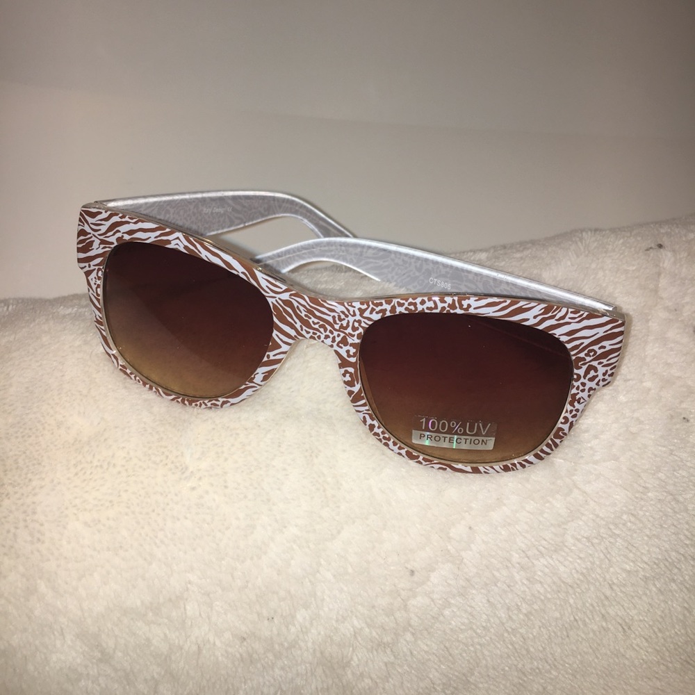 Brown animal print classic sunnies