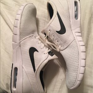 White Janoski's Size 8.5 men's=9.5 in women's