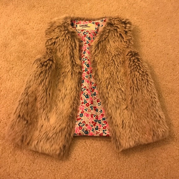OshKosh B'gosh Jackets & Blazers - Girls size 4T-5T faux fur tan vest genuine kids