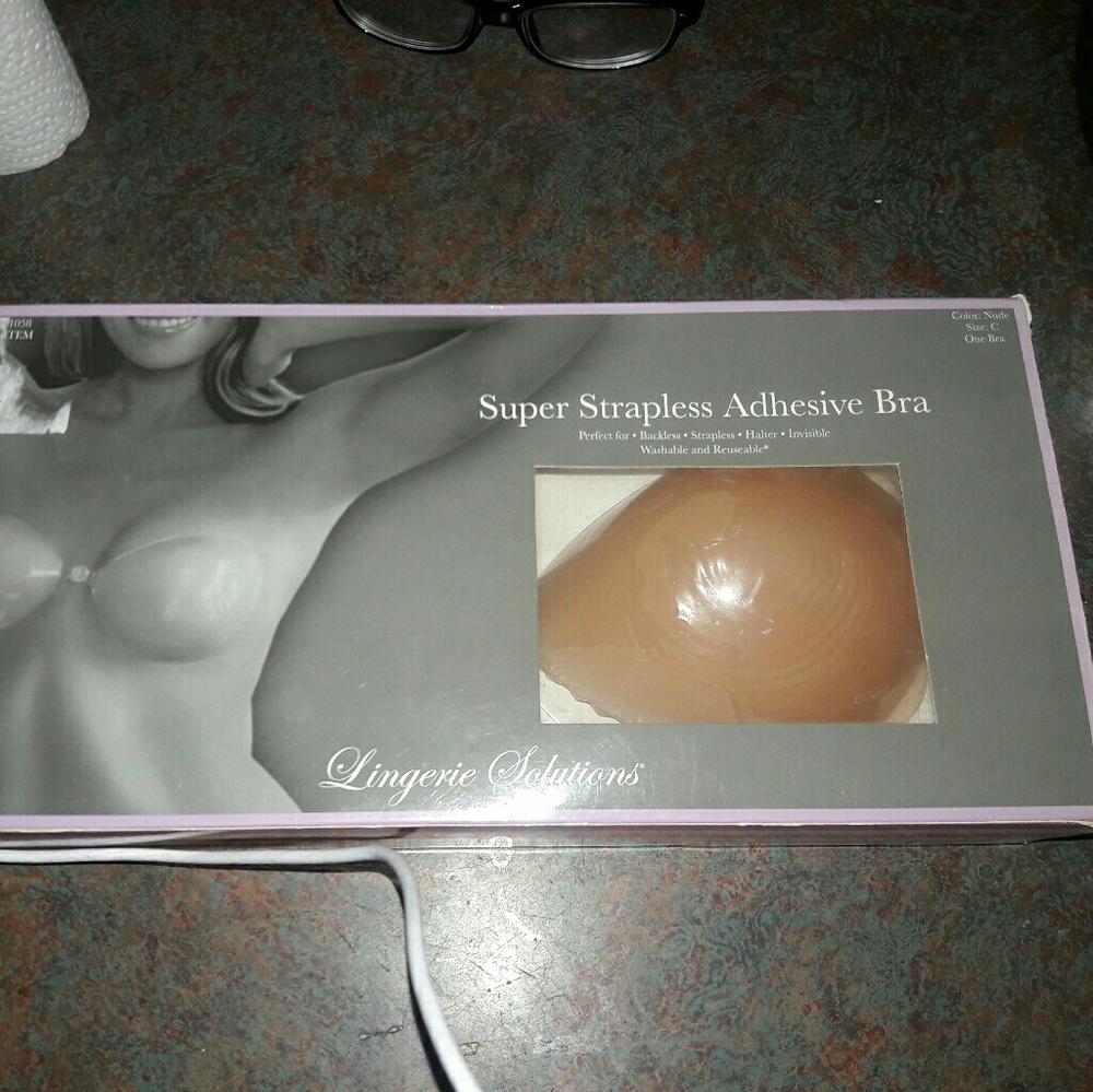 Super Strapless adhesive bra