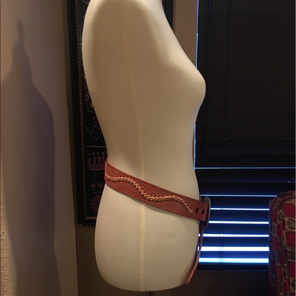 HAND TOOLED LEATHER BELT - Picture 3 of 5