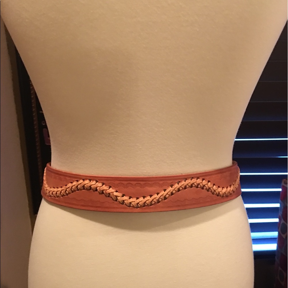 HAND TOOLED LEATHER BELT - Picture 5 of 5