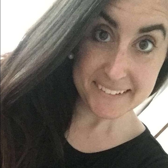 Meet your Posher, Danielle - Picture 3 of 4