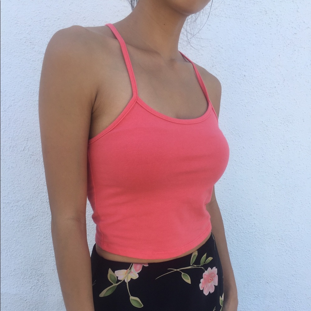 🛍 Coral crop top.