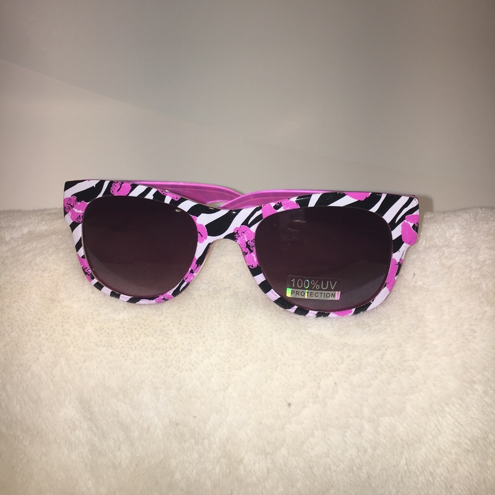 Pink kiss zebra print cat eye sunnies