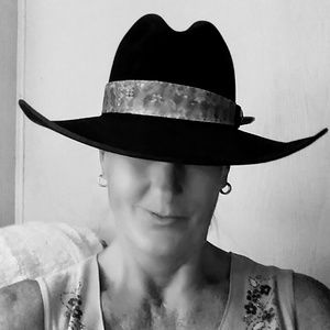 Meet your Posher, Lorie