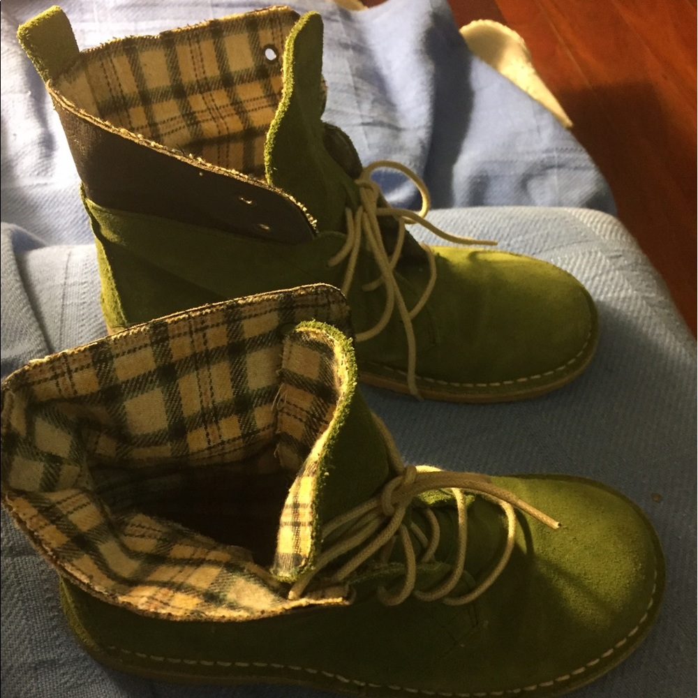 Green suede boots