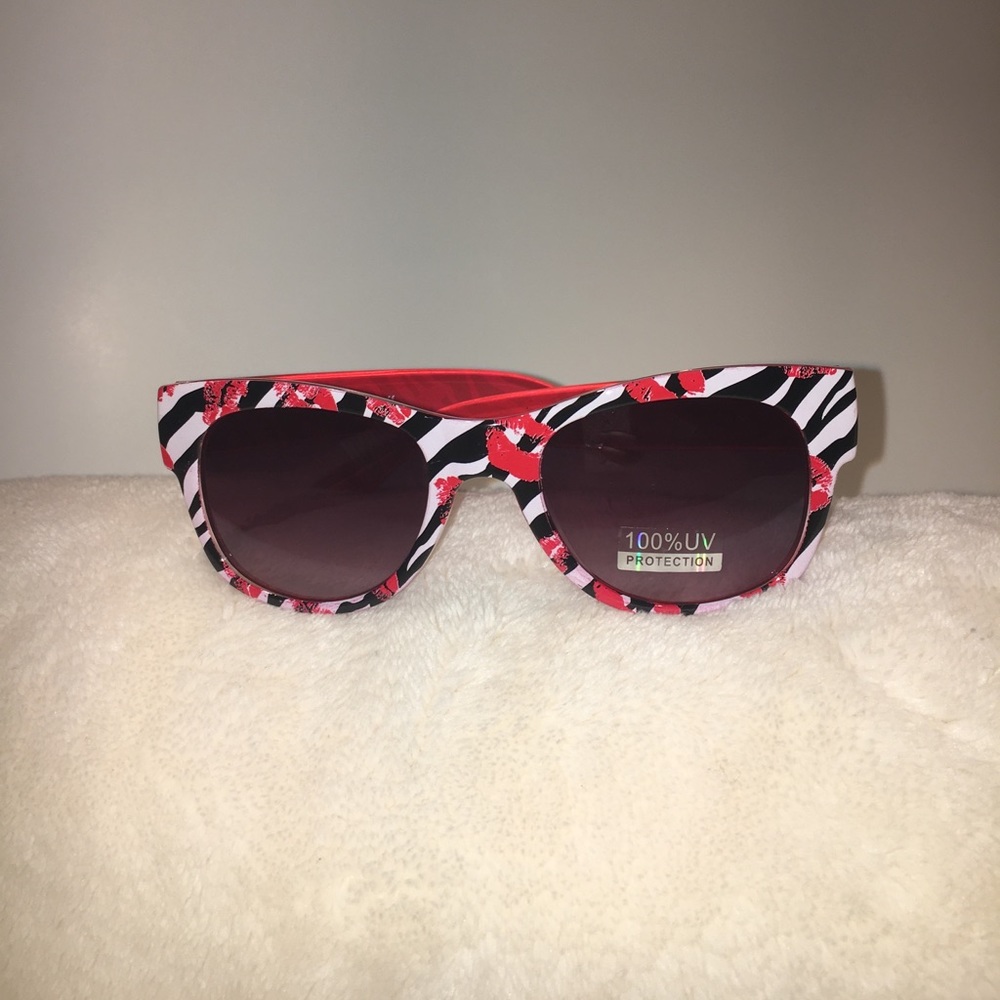 Red hot lips zebra sunglasses