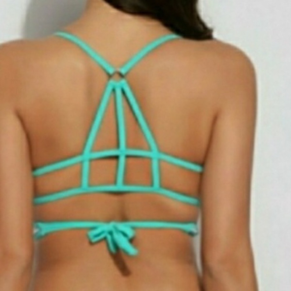 โก๏ธ๐บ๐ธ๐HP๐ white Pineapple wrap bikini set - Picture 7 of 7