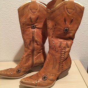 BCBG cowboy boots good quality