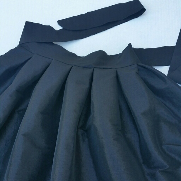 Black Evening Hi-Low Skirt Medium 🌸 - Picture 4 of 7