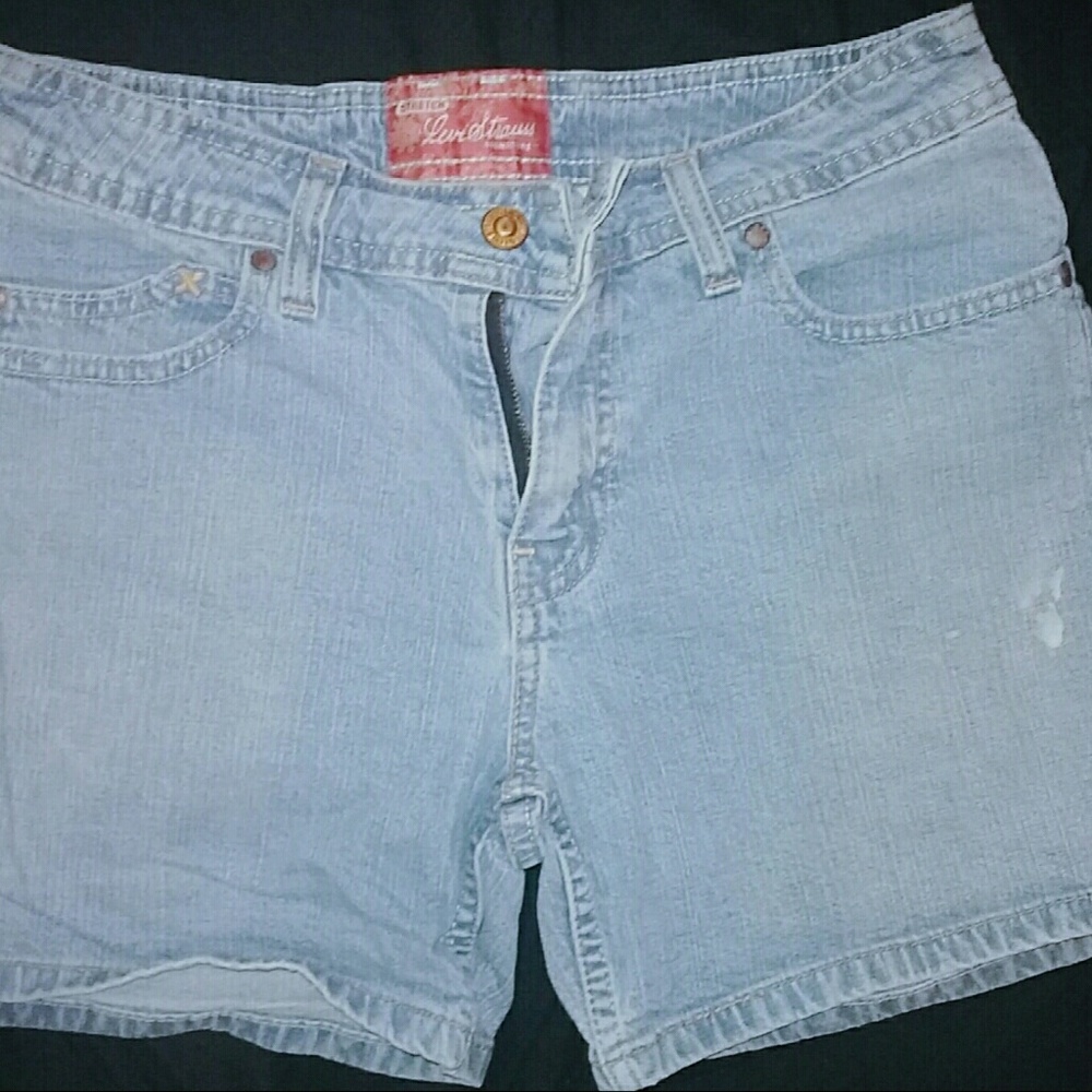 Vintage Levi Strauss mid thigh denim shorts