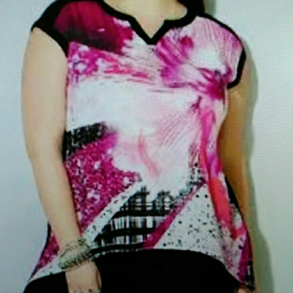 NWT Avenue Sparkle Floral Sharkbite Top 26 / 28