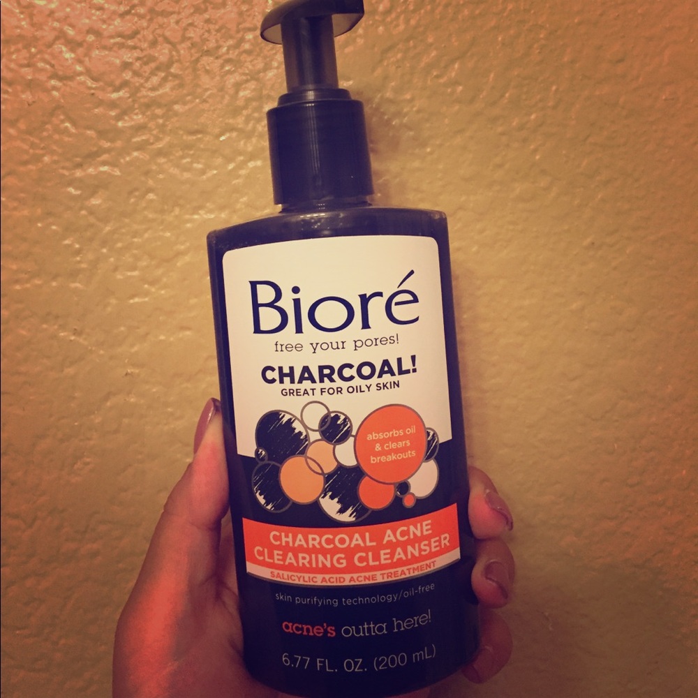 Bioré: Charcoal Acne Clearing Cleanser