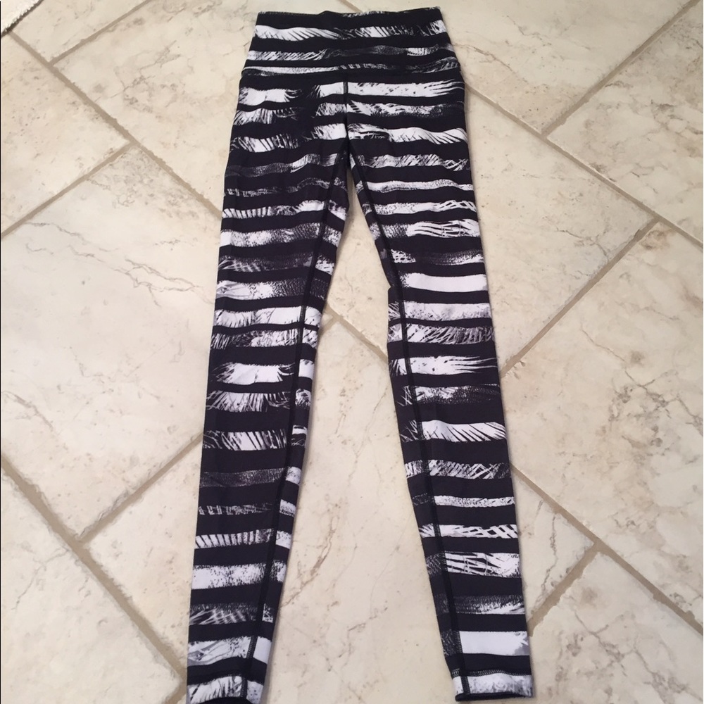 Lululemon High Waist Graphic Legging SOLD OUT 4