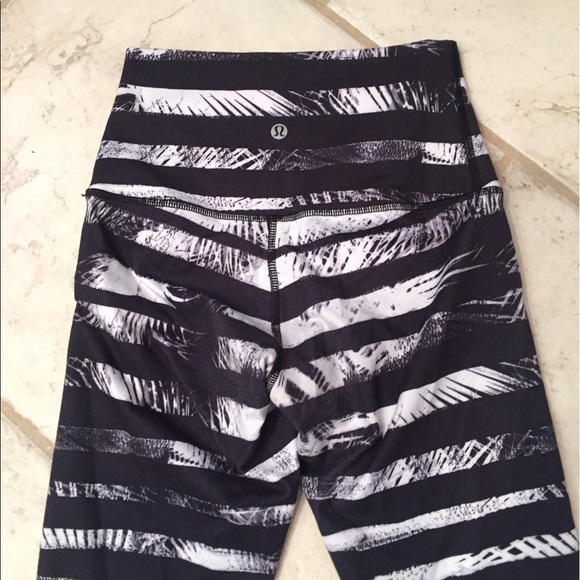 Lululemon High Waist Graphic Legging SOLD OUT 4 - Picture 5 of 5