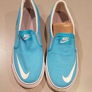 Brand new, Nike size 6.5 kids 7.5 women's