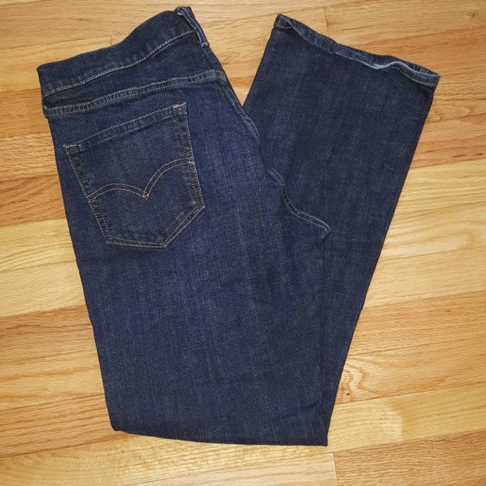 Men dark wash Levi jeans