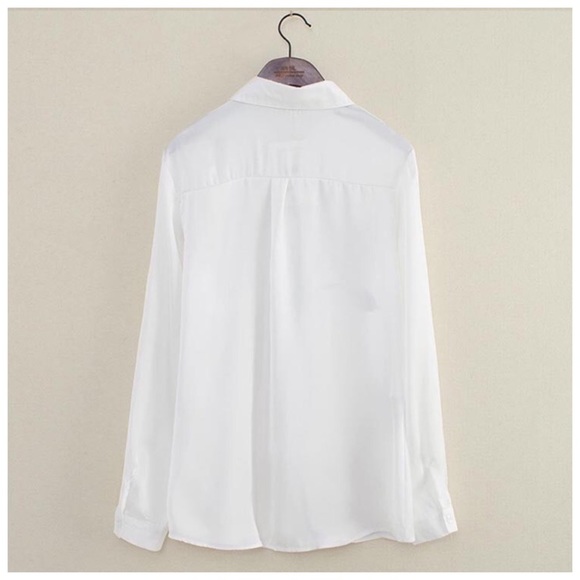 White Flower Accent Blouse Top D40 - Picture 3 of 5