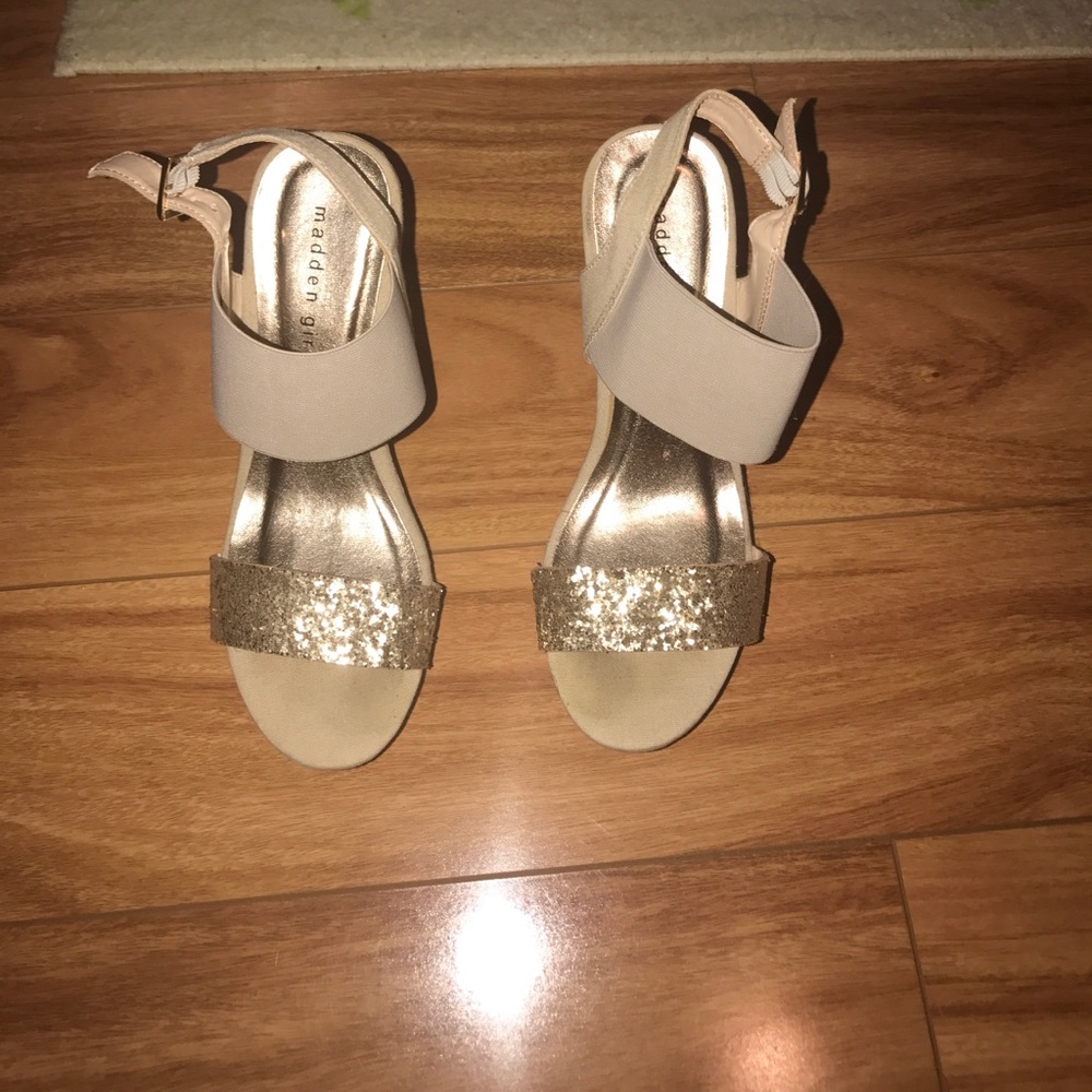 Madden girl gold wedges!