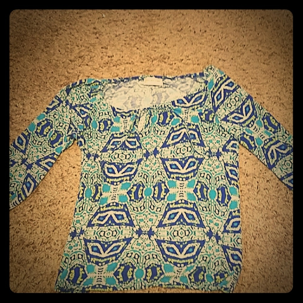 Keyhole geometric top