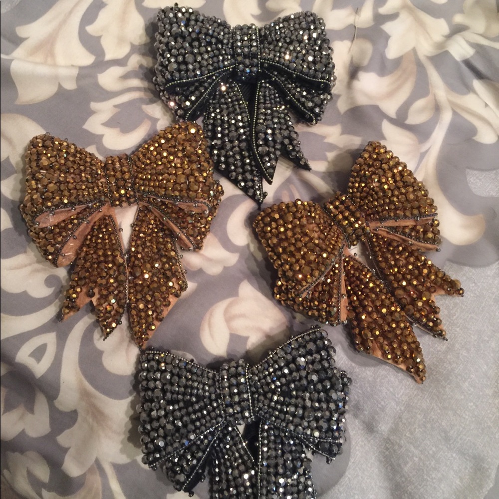 Detachable shoe bows