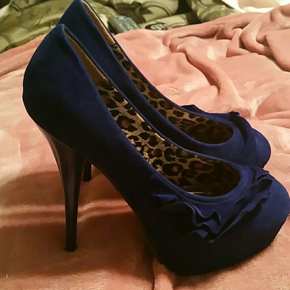 Dark blue cute ruffle shoes!