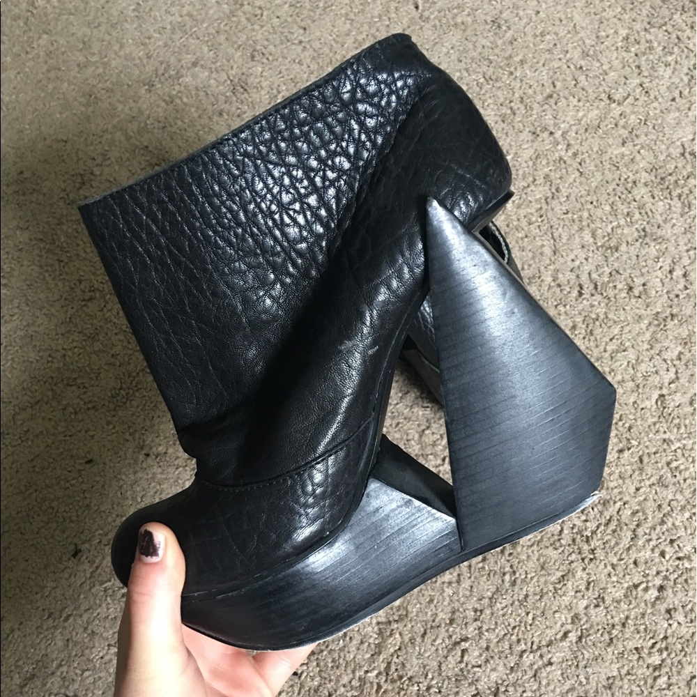 Cut Out Wedge Ankle Boots