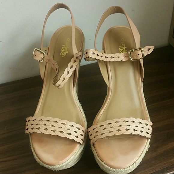 TAN WEDGES - Picture 2 of 5