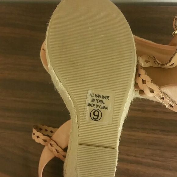 TAN WEDGES - Picture 5 of 5