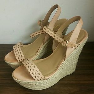 TAN WEDGES