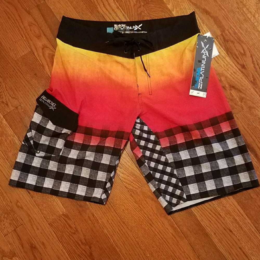 NWT. BILLABONG PLATINUM-X Men Shorts