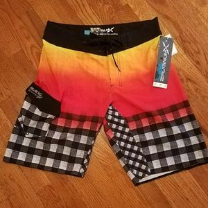 NWT. BILLABONG PLATINUM-X Mens Shorts.