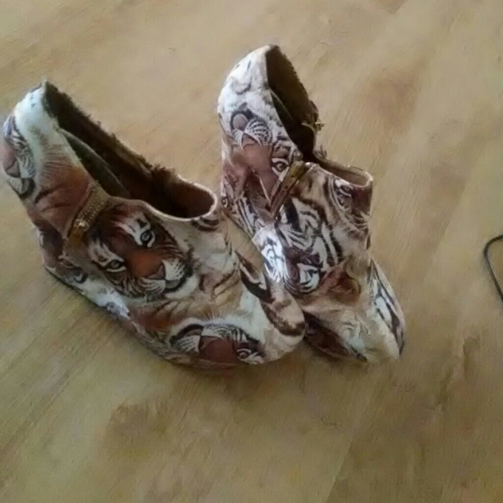 Shoes never worn