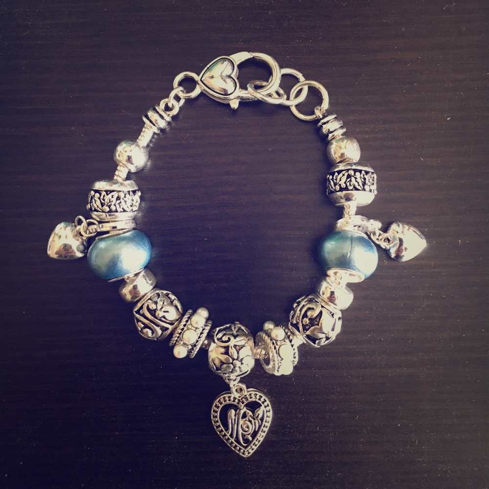 "Mom" bracelet