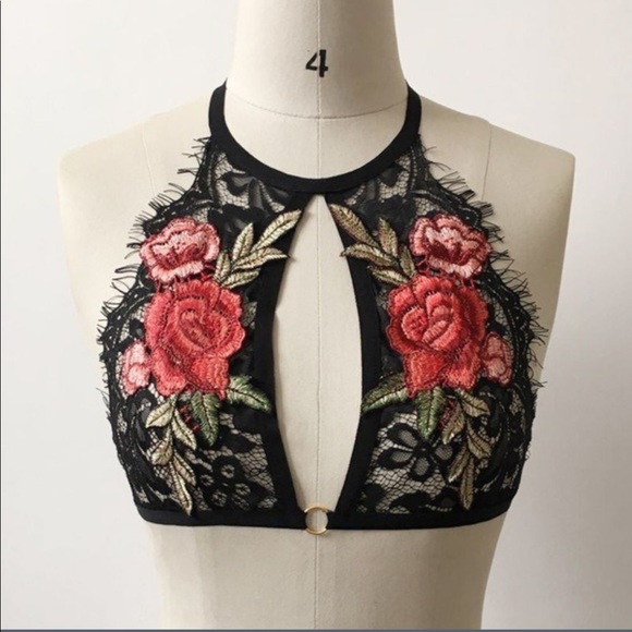 Floral detail lace bralette available in white - Picture 4 of 4