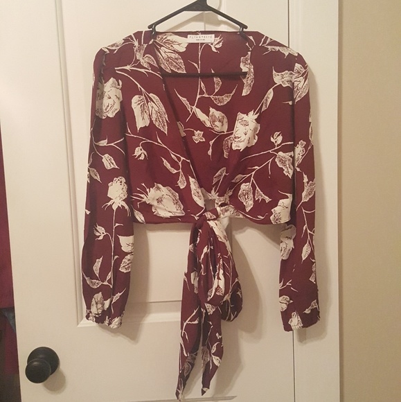 Sold NWOT Long Sleeve That's a Wrap Crop Top - Picture 3 of 5