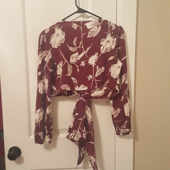 Sold NWOT Long Sleeve That's a Wrap Crop Top - Picture 5 of 5