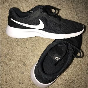 Nike tanjun sneakers!