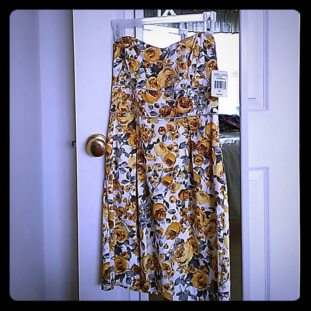 Flattering strapless sundress by B.Smart Junior 10