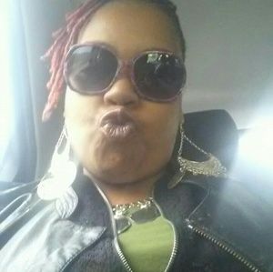 Meet your Posher, Nina