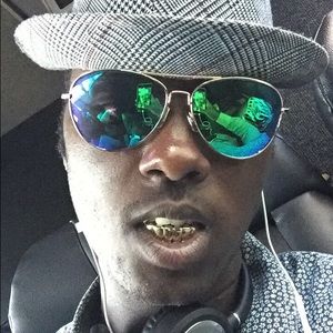 Meet your Posher, Augustin