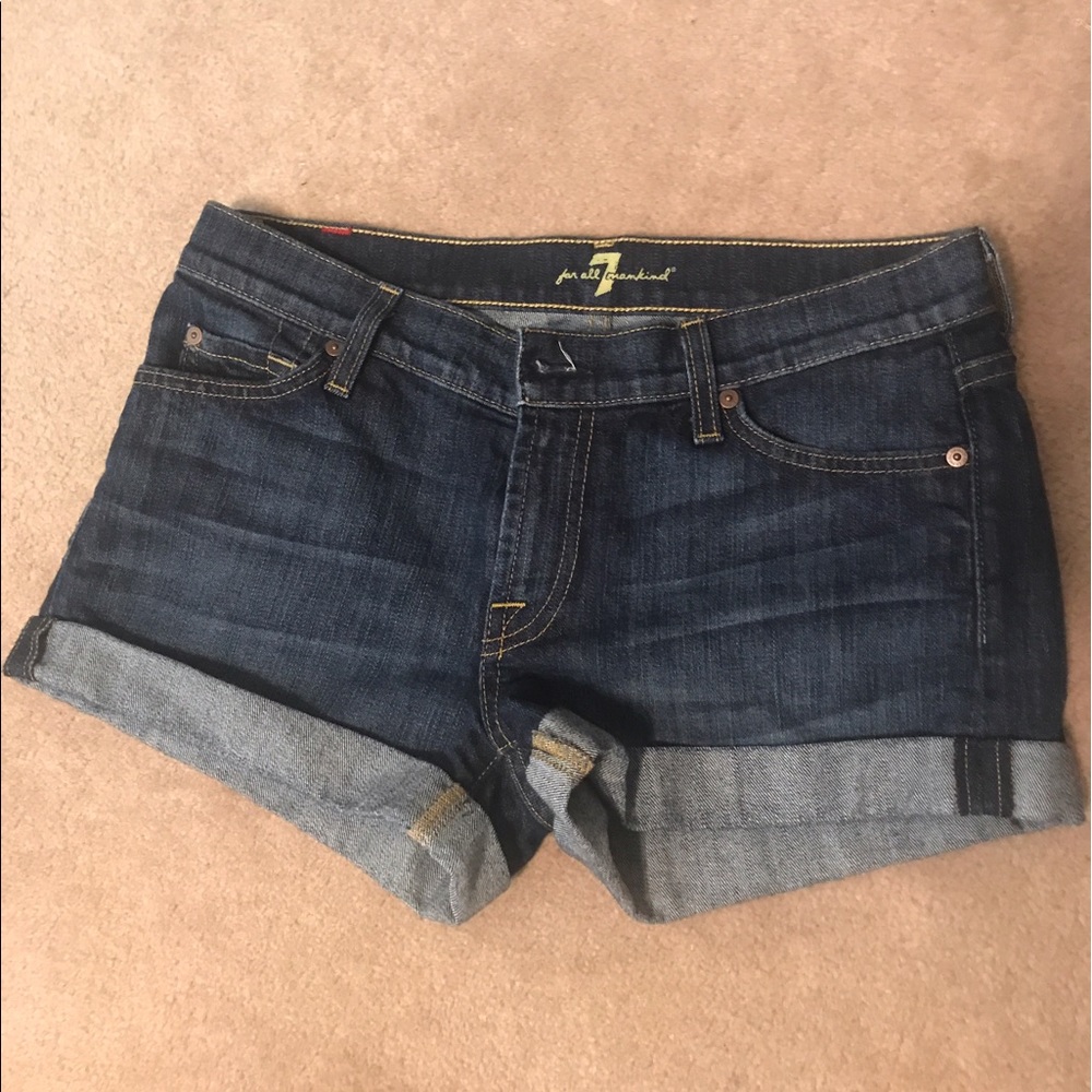 7 jean short size 28. (Like New)