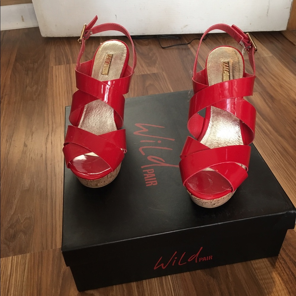 Wild pair red patent leather wedge