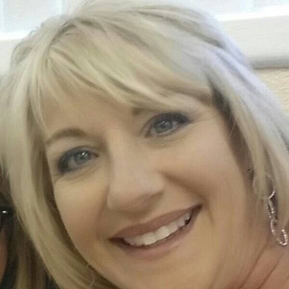 Meet your Posher, Deirdre - Picture 1 of 1