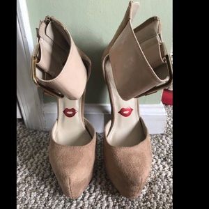 Tan heels size 6