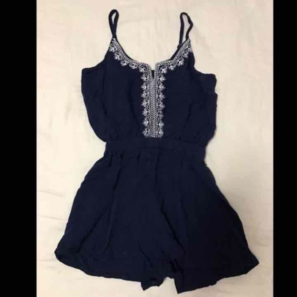 PRICE NEGOTIABLE NWOT Navy Blue and White Romper