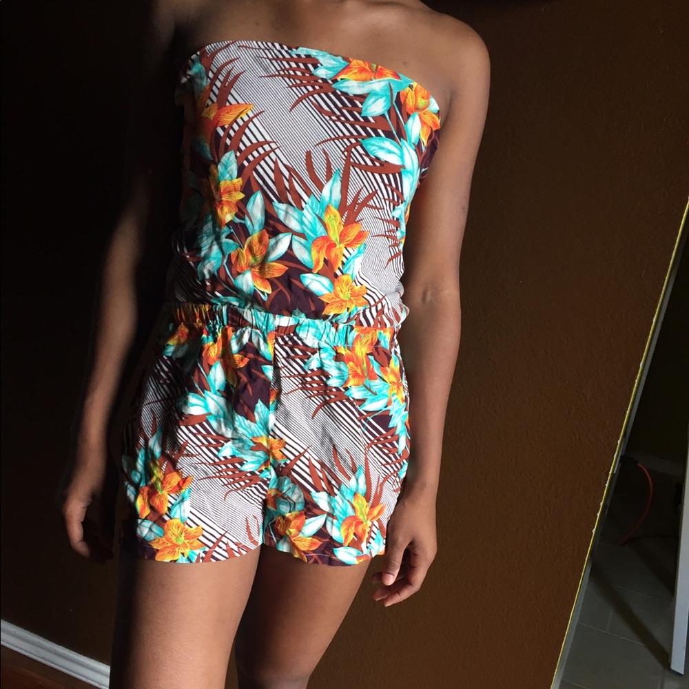 Super Cute Strapless Romper!