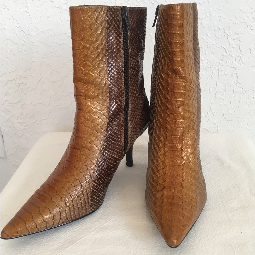 Pazzo Peta 8M pointy gold & brown ankle boot heels